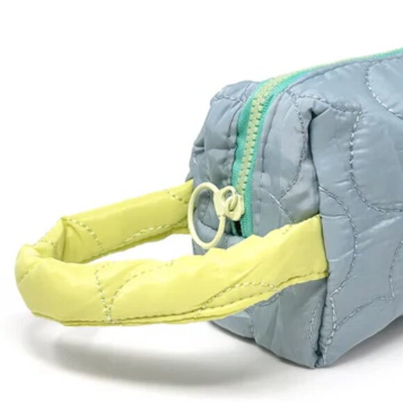 NWT Puffy Daisy Embroidered Y2K Blue Makeup Bag - Picture 4 of 7